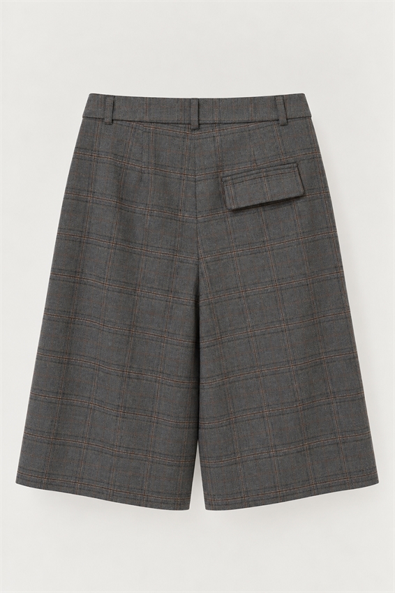 BERMUDA CHECK CON PATTINA DIETRO