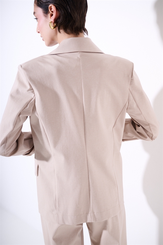 GIACCA BASIC PUNTO MILANO CON PATTINE E SPILLE SABBIA