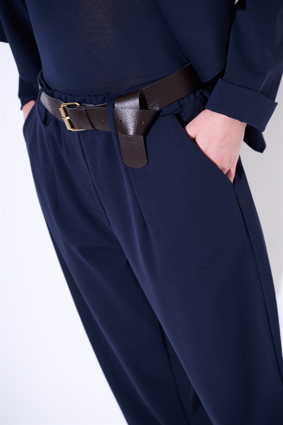 PANTALONE OVETTO PUNTO MILANO CON PINCES E CINTURA BLU