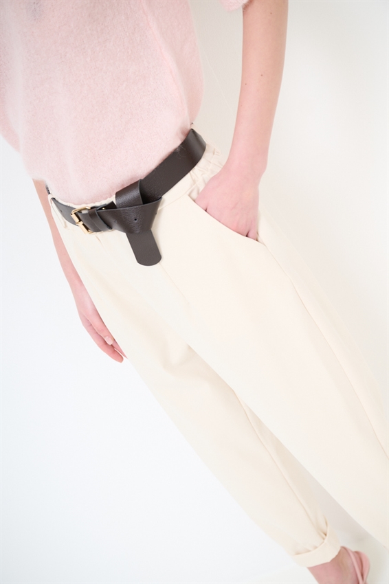 PANTALONE OVETTO PUNTO MILANO CON PINCES E CINTURA BURRO