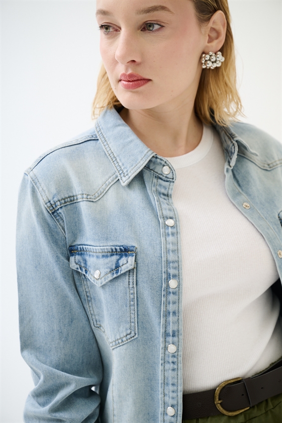 CAMICIA IN DENIM CON TASCHE BLU CHIARO