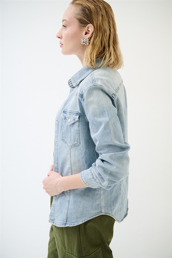 CAMICIA IN DENIM CON TASCHE BLU CHIARO