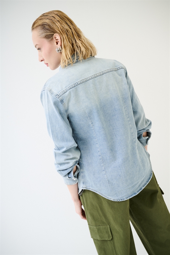 CAMICIA IN DENIM CON TASCHE BLU CHIARO
