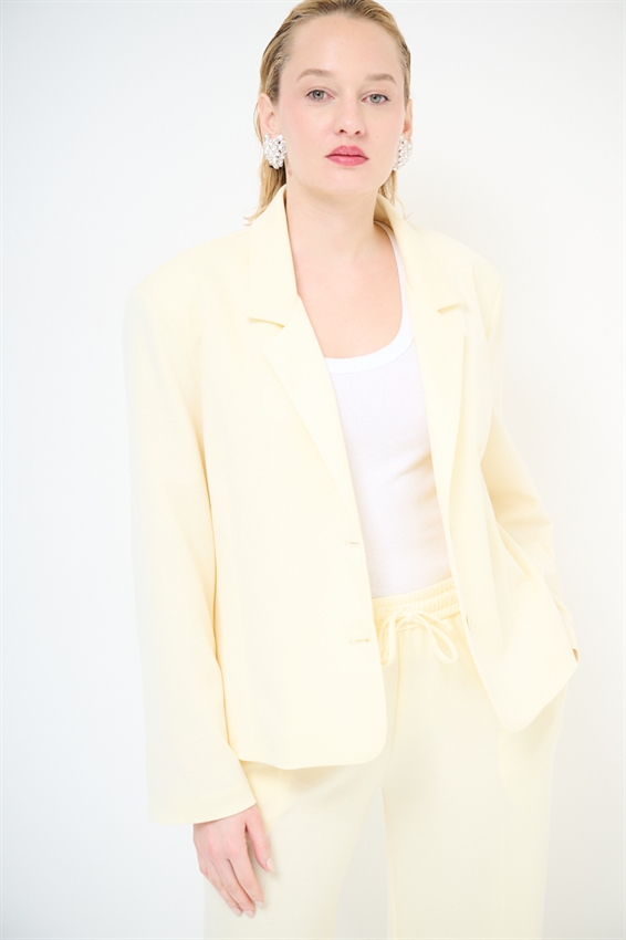 GIACCA CROP OVER A 2 BOTT. IN MODAL GIALLO