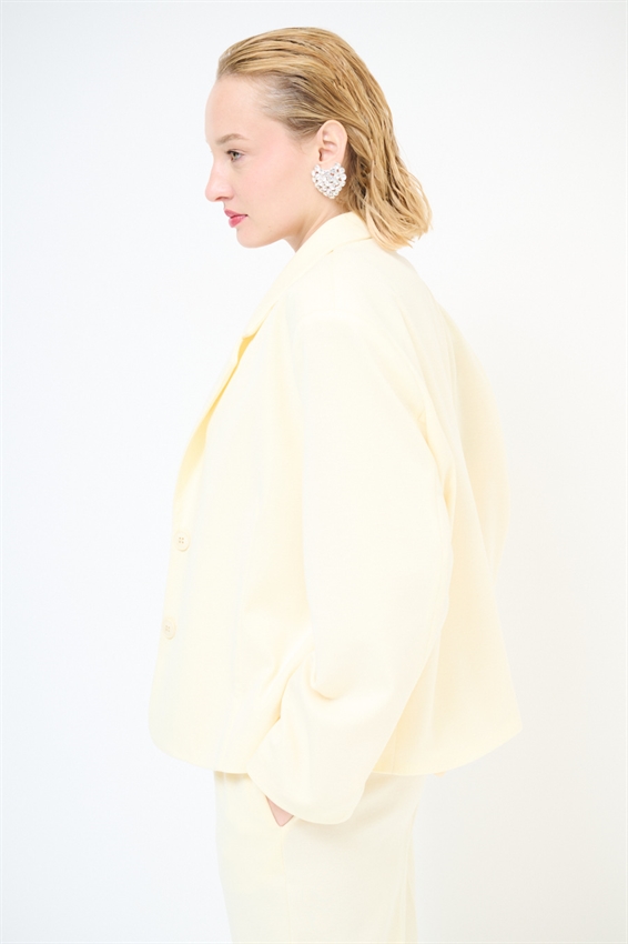 GIACCA CROP OVER A 2 BOTT. IN MODAL GIALLO