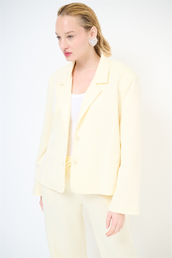 GIACCA CROP OVER A 2 BOTT. IN MODAL GIALLO