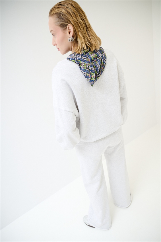 FELPA OVER SCOLLO V + FOULARD GRIGIO CHIARO