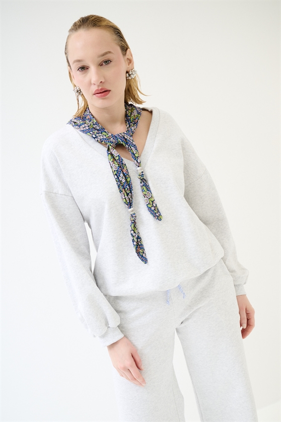 FELPA OVER SCOLLO V + FOULARD GRIGIO CHIARO