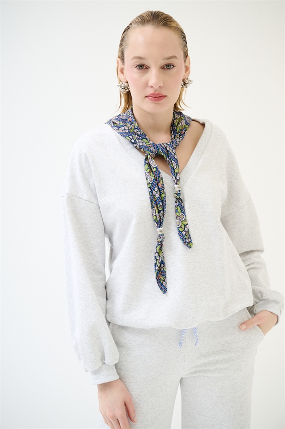 FELPA OVER SCOLLO V + FOULARD GRIGIO CHIARO