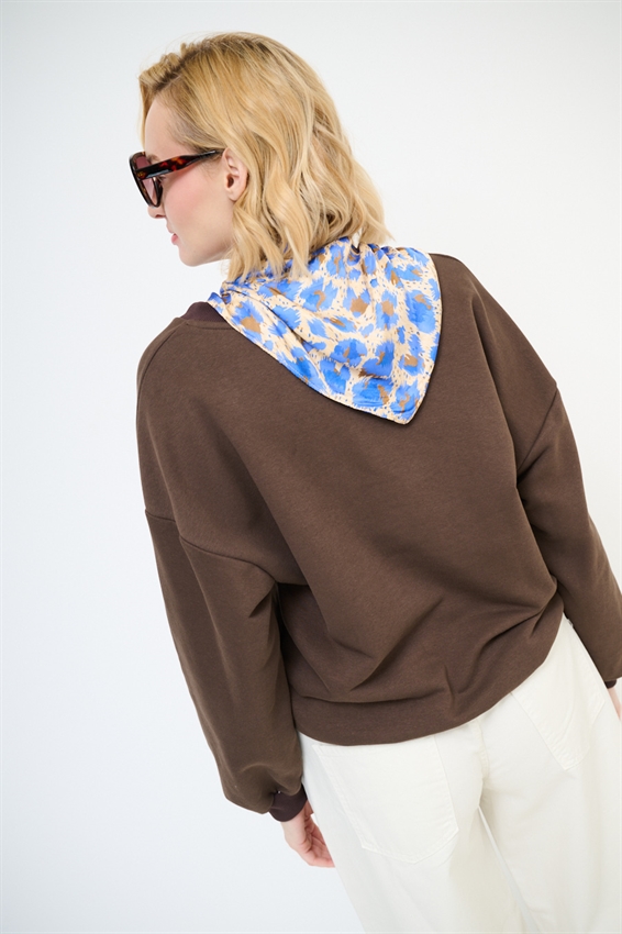 FELPA OVER SCOLLO V + FOULARD MORO