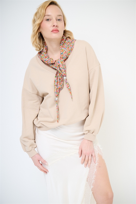 FELPA OVER SCOLLO V + FOULARD SABBIA