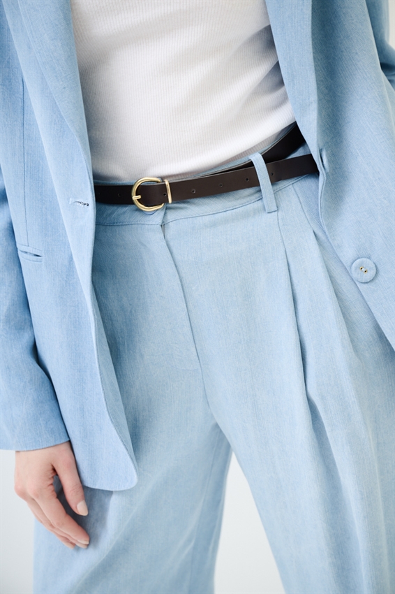 PANTALONE CON MULTI PINCES E CINTURA DENIM