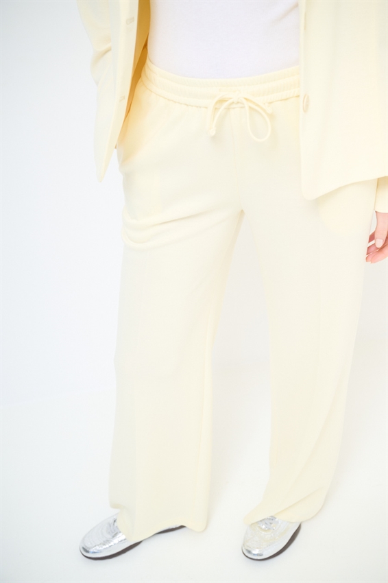PANTALONE AMPIO IN MODAL CON ELASTICO GIALLO
