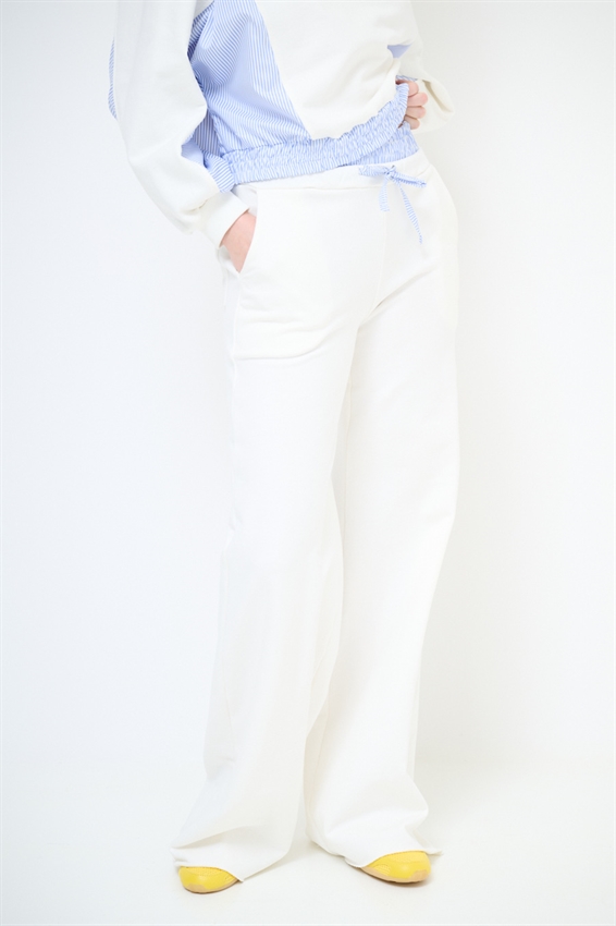 PANTALONE LARGO IN FELPA CON DOPPIO CINTURINO PANNA