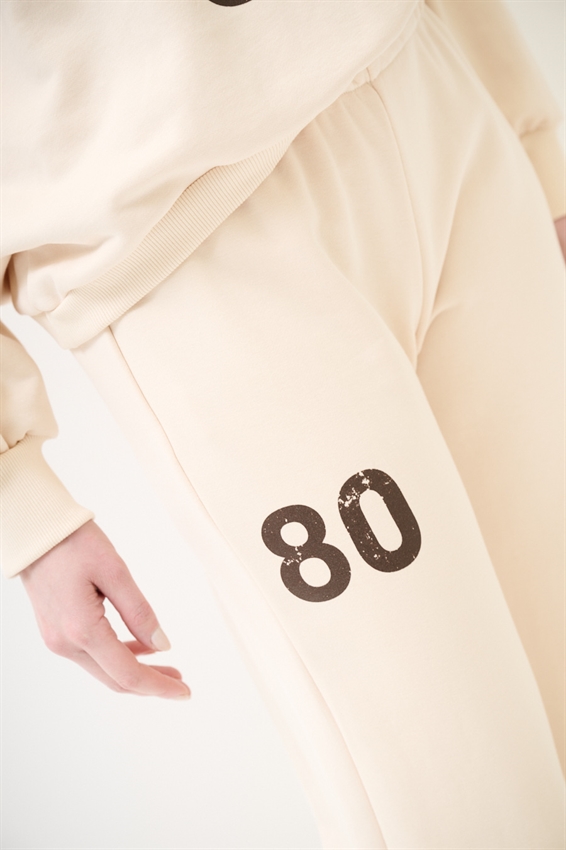 PANTALONE DRITTO IN FELPA CON STAMPA NOCCIOLA