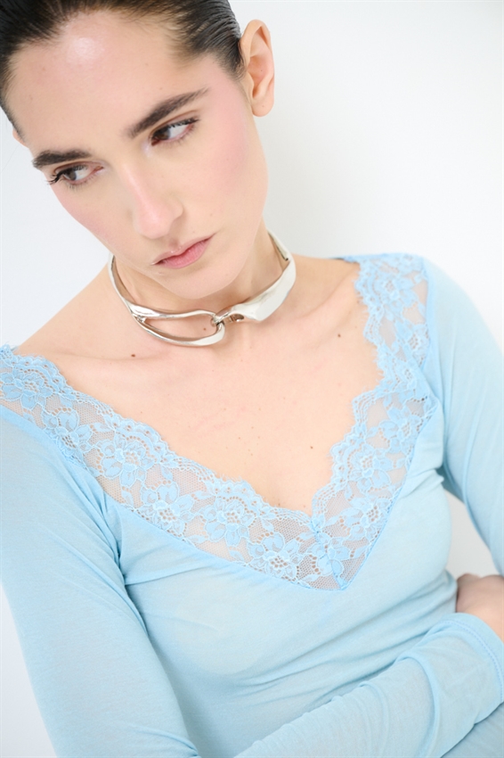 MAGLIA SCOLLO V CON PIZZO MODAL CELESTE