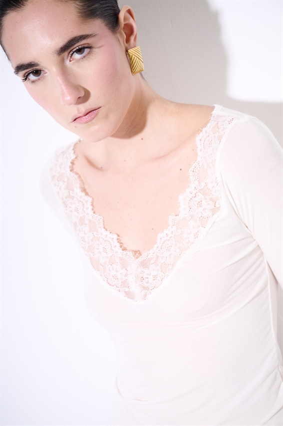 MAGLIA SCOLLO V CON PIZZO MODAL PANNA