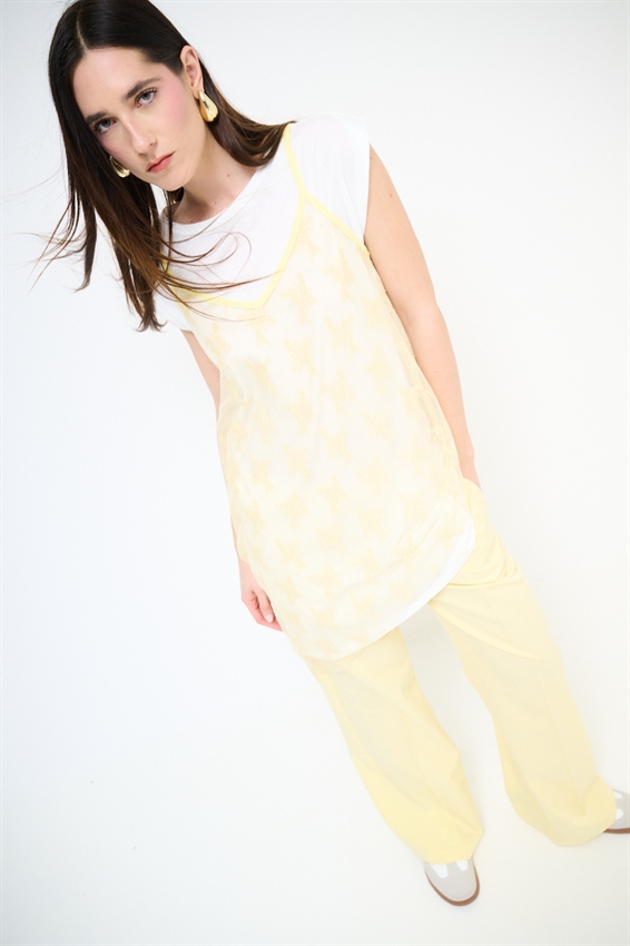 ABITO CON SOVRAPPOSIZIONE IN PIZZO GIALLO