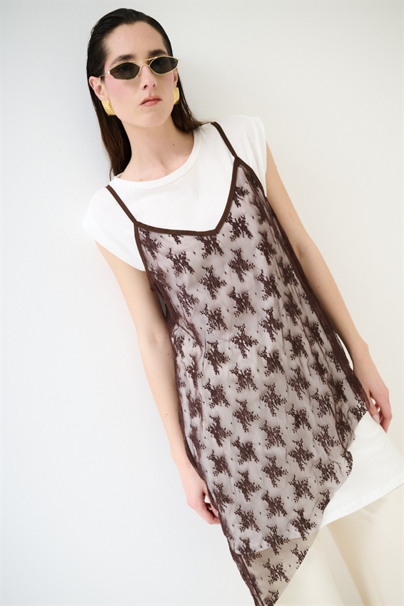 ABITO CON SOVRAPPOSIZIONE IN PIZZO MORO