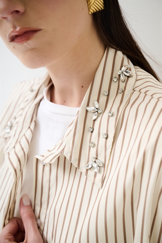 CAMICIA OVER RIGA CON CASTONI MORO