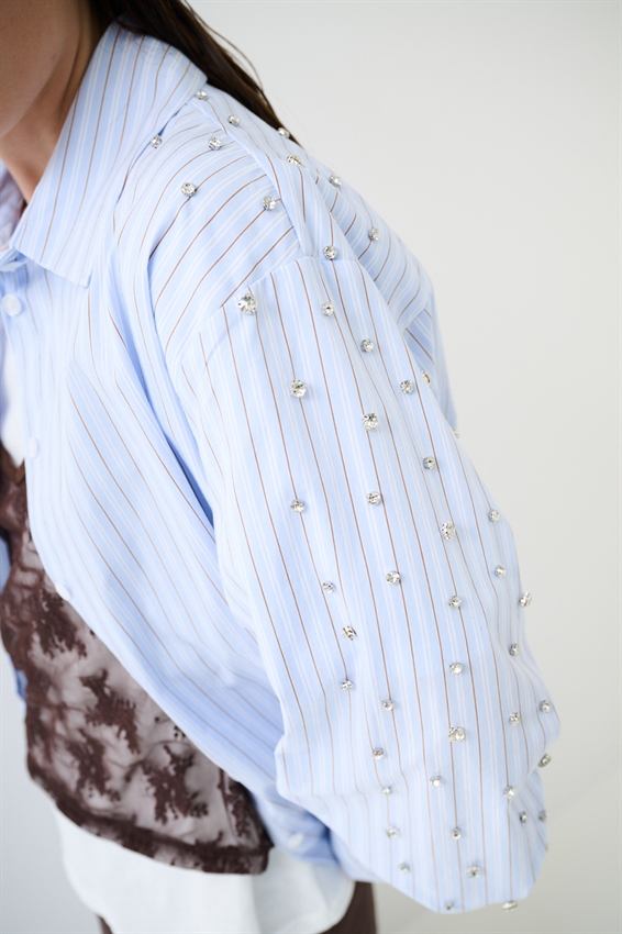 CAMICIA OVERSIZE A FANTASIA CON CASTONI RIGA