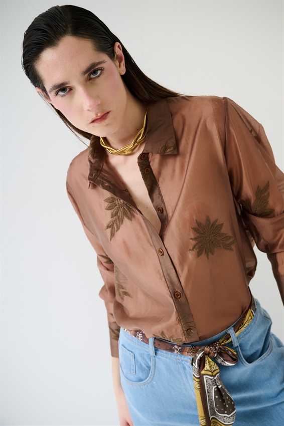 CAMICIA BASIC LYOCELL CON RICAMO TABACCO