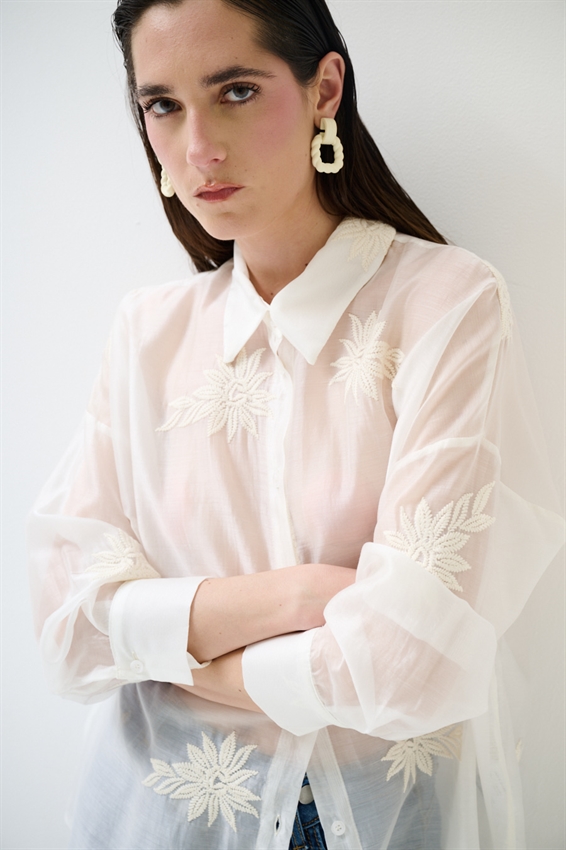 CAMICIA OVERSIZE CON RICAMO LYOCELL BURRO