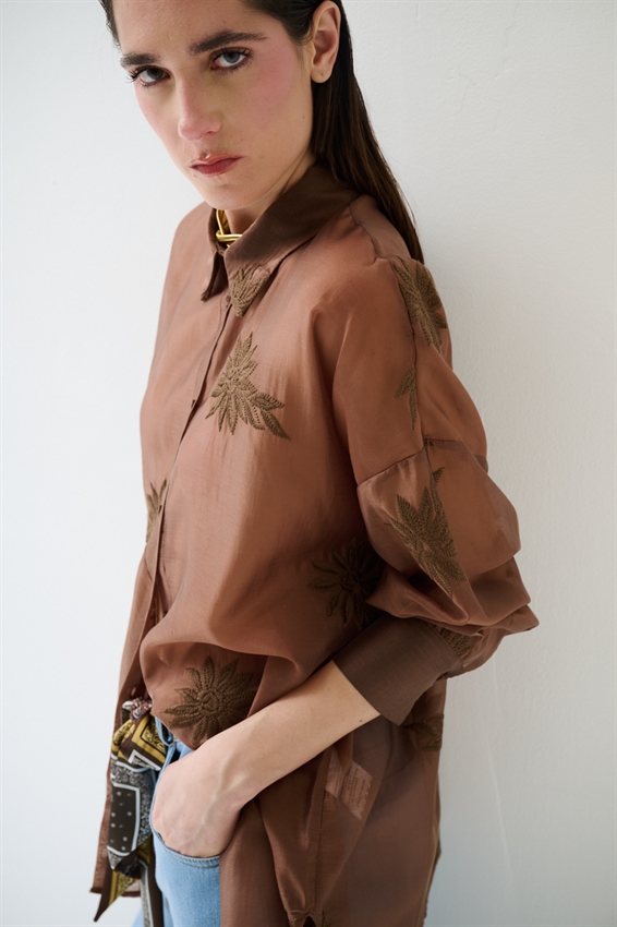 CAMICIA OVERSIZE CON RICAMO LYOCELL TABACCO