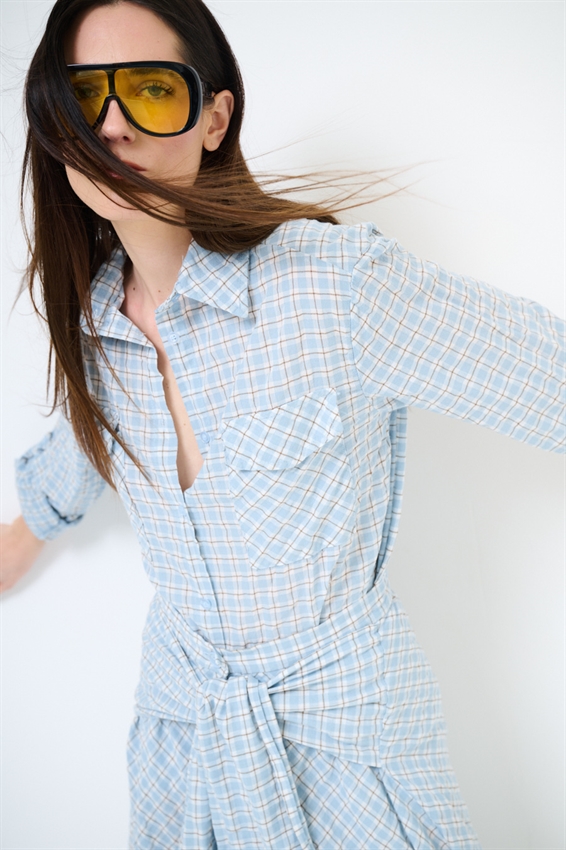 CAMICIA A QUADRI CON TASCHE E SPACCHI CELESTE