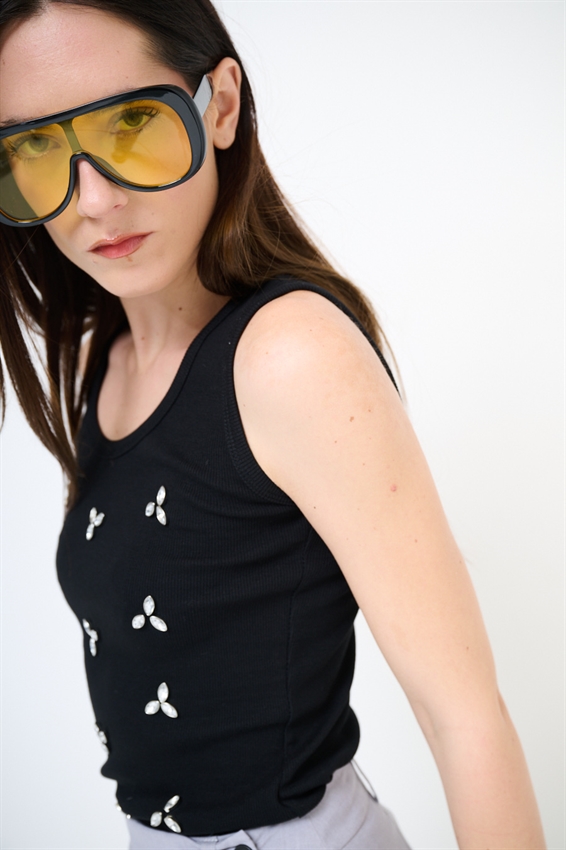 CANOTTA A COSTINE CON CASTONI NERO