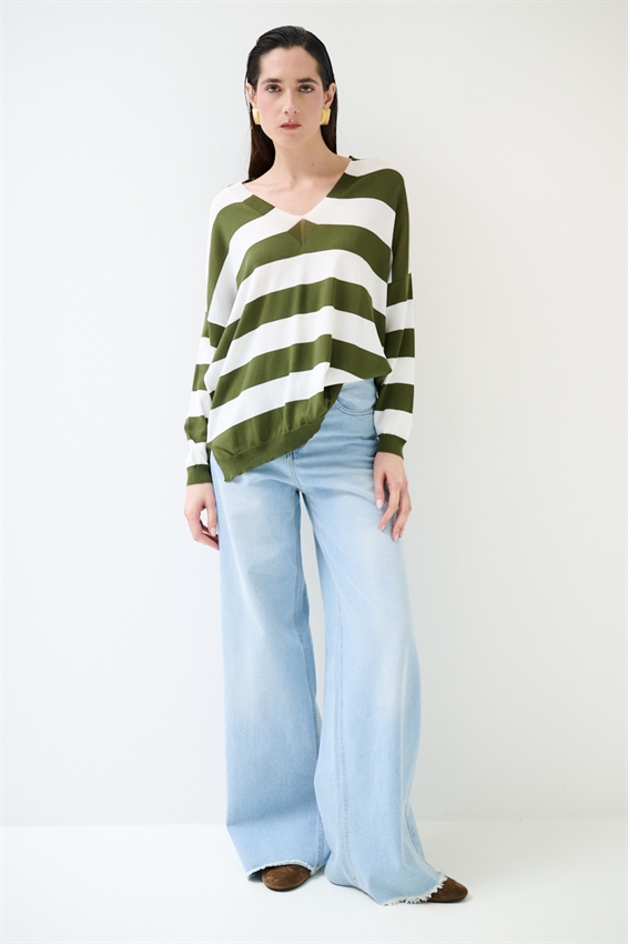 MAGLIA RIGATA CON SCOLLO V PROFONDO VERDE MILITARE