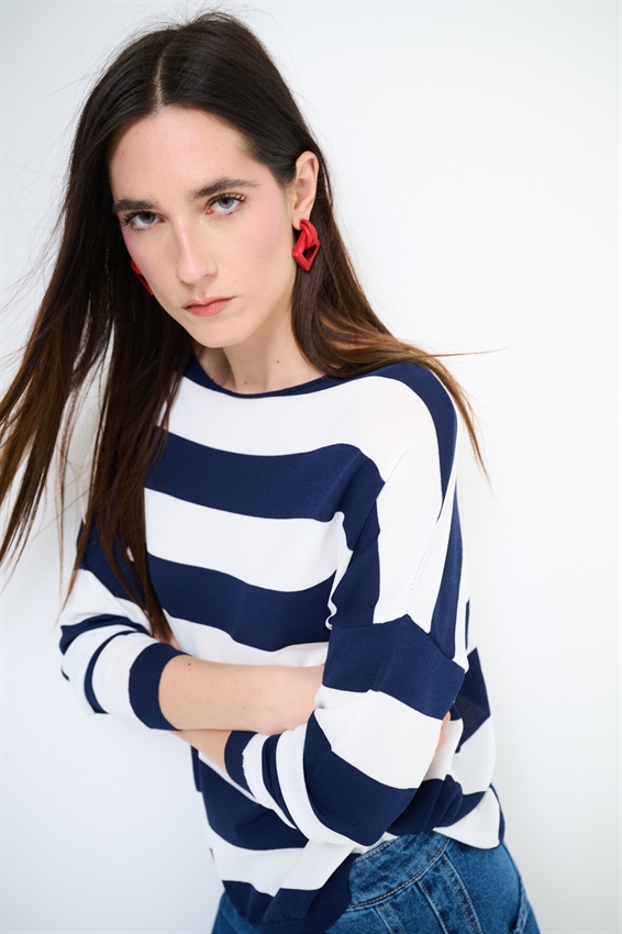 MAGLIA CON SCOLLO A BARCA BLU