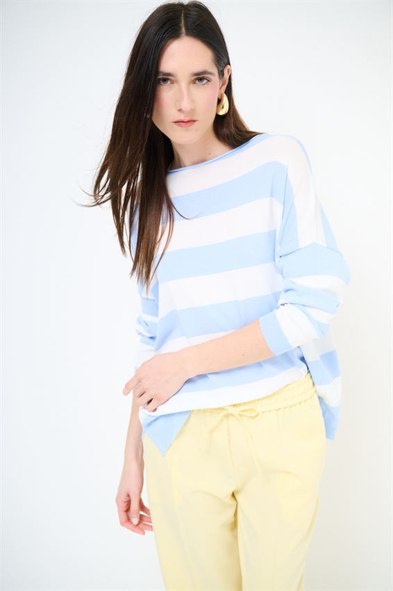 MAGLIA CON SCOLLO A BARCA CELESTE