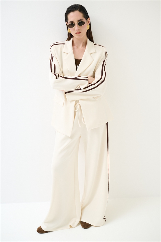 PANTALONE LARGO CON BANDE VISCOSA MODAL BURRO