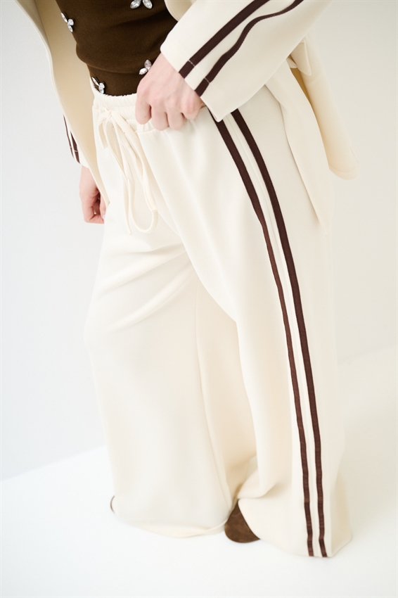 PANTALONE LARGO CON BANDE VISCOSA MODAL BURRO