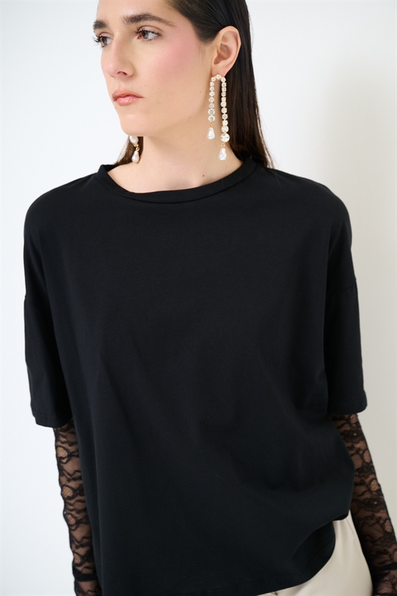 T-SHIRT OVER CON MANICHE IN PIZZO NERO