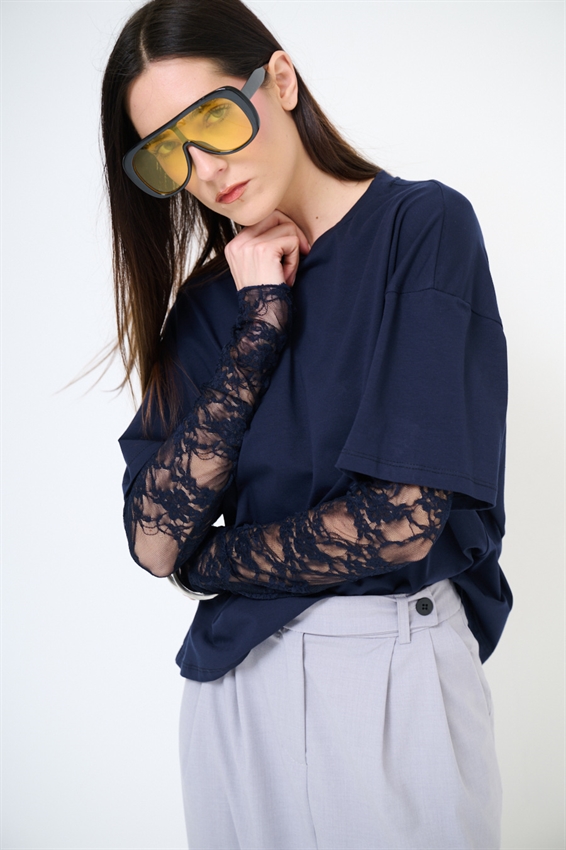 T-SHIRT OVER CON MANICHE IN PIZZO BLU