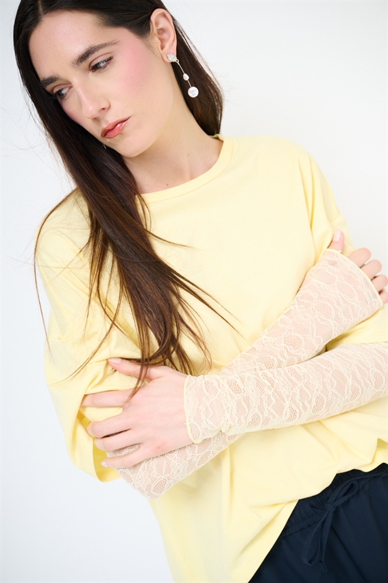 T-SHIRT OVER CON MANICHE IN PIZZO GIALLO