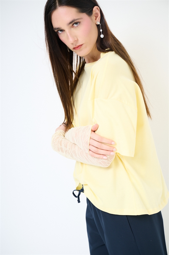 T-SHIRT OVER CON MANICHE IN PIZZO GIALLO