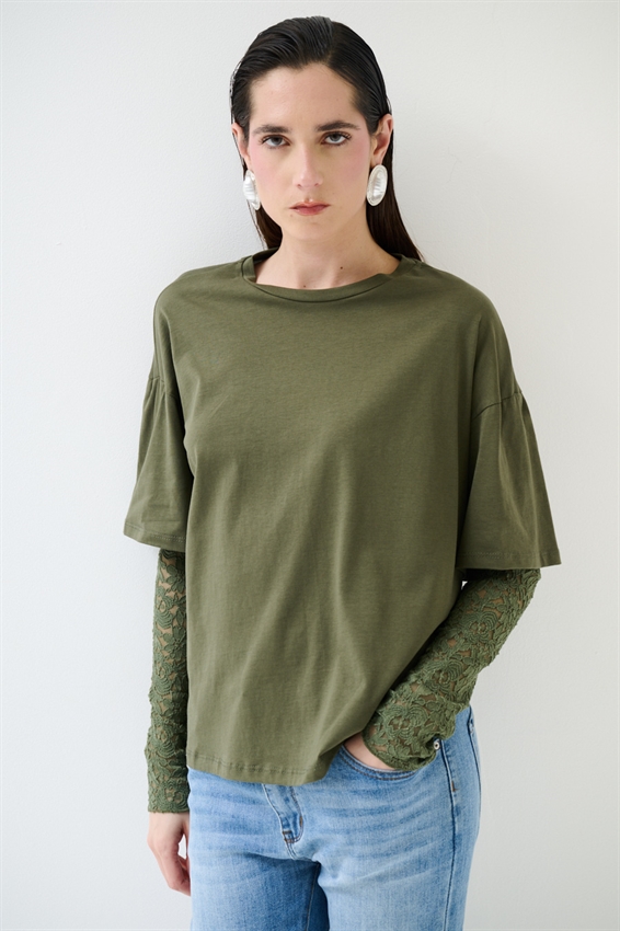 T-SHIRT OVER CON MANICHE IN PIZZO VERDE MILITARE