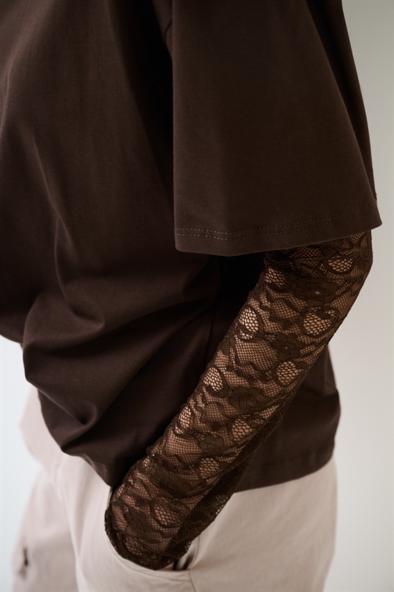 T-SHIRT OVER CON MANICHE IN PIZZO MORO