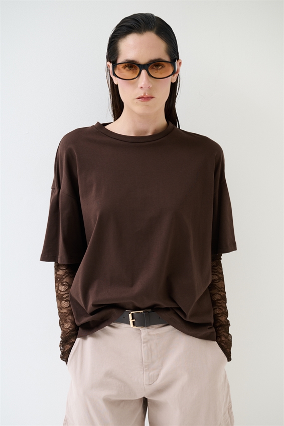 T-SHIRT OVER CON MANICHE IN PIZZO MORO